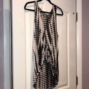 High low tiedye tank perfect for going out L